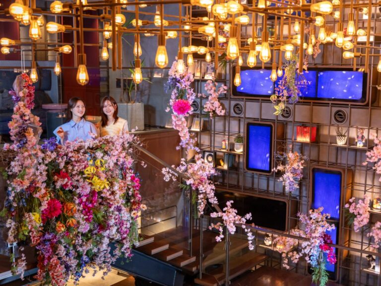 ライフスタイルホテル「THE LIVELY 福岡博多」に、宿泊者以外も楽しめるフラワーアートが登場！花見アフタヌーンティーや期間限定ドリンクも味わえる春季限定企画“HANA Me”を開催のメイン画像
