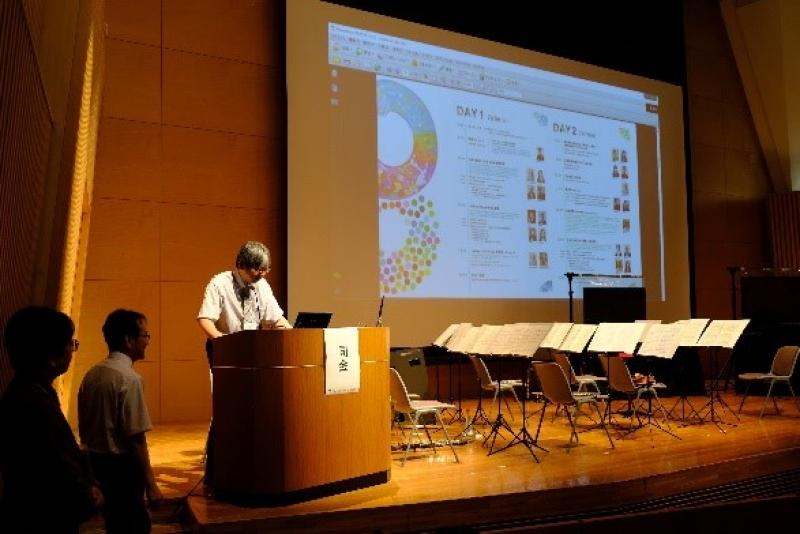 【岡山大学】創造性教育の未来を考えるCRE-Lab.FORUM2024「未来と創造―人と学びの新たな関係―」を開催しましたのサブ画像3_ステージ上での発表の様子
