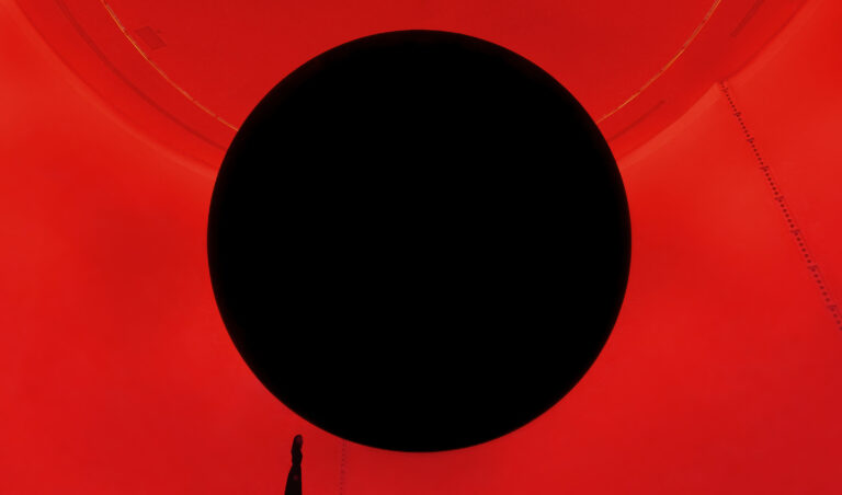 チームラボがアブダビの文化地区に新設する、1万7000平米の巨大アート空間「teamLab Phenomena Abu Dhabi」、2025年4月18日(金)オープン。のメイン画像