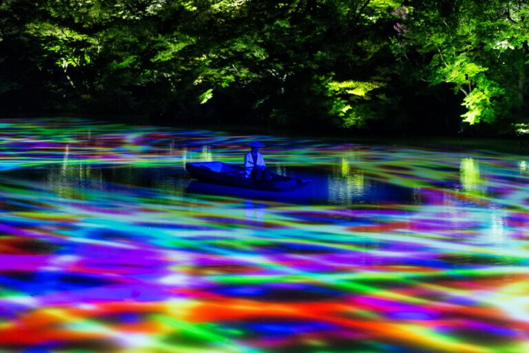 チームラボ、御船山楽園（九州・武雄温泉）で、開催11年目を迎えるアート展「チームラボ かみさまがすまう森」のチケット販売開始。新たな作品も公開。会期は、7月18日(金)から11月3日(月)まで。のメイン画像