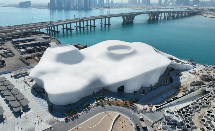 アブダビのサディヤット文化地区のミュージアム「teamLab Phenomena Abu Dhabi」、建築概要を公開。のメイン画像