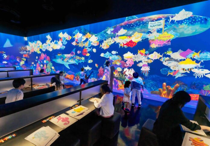 7339_1195_main チームラボ、宮城・女川町まちなか交流館で『チームラボ 世界とつながったお絵かき水族館』を開催。会期は8月29日(土)から9月23日(水・祝)までのメイン画像