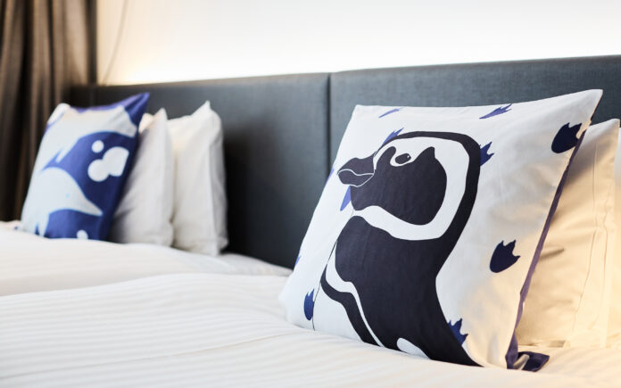 【ホテルインターゲート大阪 梅田】×大阪芸術大学　神戸須磨シーワールドをテーマにしたアートルーム「都会に潜む夜の海」販売開始　ご利用期間：2026年1月5日（月）～のメイン画像