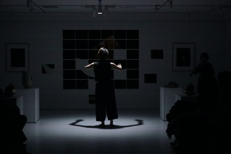 【開催レポート】損傷した陶器と響き合う祈り — 蓮井幹生写真展 レセプションのメイン画像