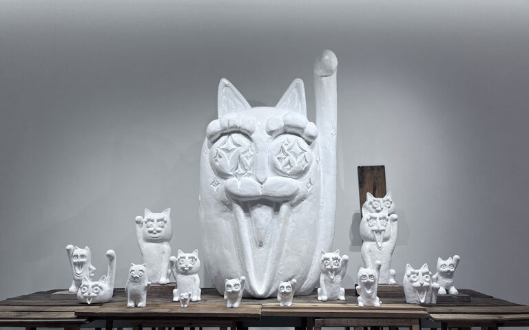 【YUGEN Gallery FUKUOKA】個展開催中！招き猫様へ祈る幸福や願い。若佐慎一の独占インタビューを公開！また、若佐慎一個展スペシャルイベント トークセッションを開催！のメイン画像