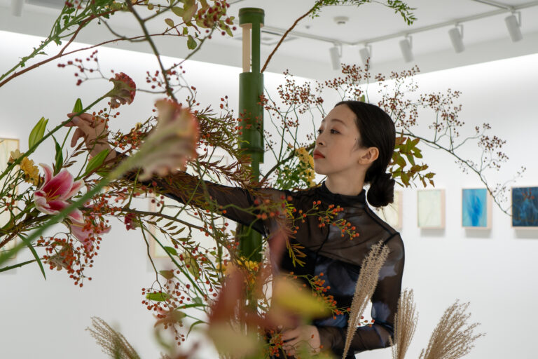 【YUGEN Gallery FUKUOKA】2025年6月28日（土）杉山歩個展「Breatheborn」にて、いけばなライブパフォーマンスを開催！参加費無料・参加予約受付開始！のメイン画像