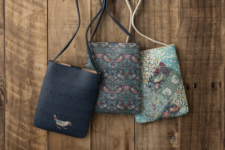 【おしゃれ&身軽にお出かけ】雑貨ブランド「Jubilee」からモリスデザインのミニサコッシュが新登場のメイン画像