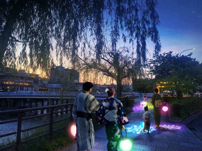 夜の京都の街を、ネイキッドのアート提灯「NAKEDディスタンス提灯®︎」片手に散策のメイン画像