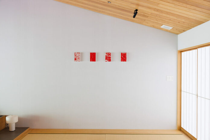 直島旅館 ろ霞、FEATURED ARTIST 第8弾として大和美緒「under my skin」を展示のメイン画像