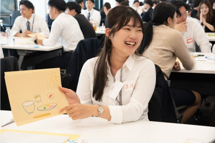 新入社員が「アート」で本音を語り合う 24年度経済産業省が導入 新入社員研修をリニューアルのメイン画像