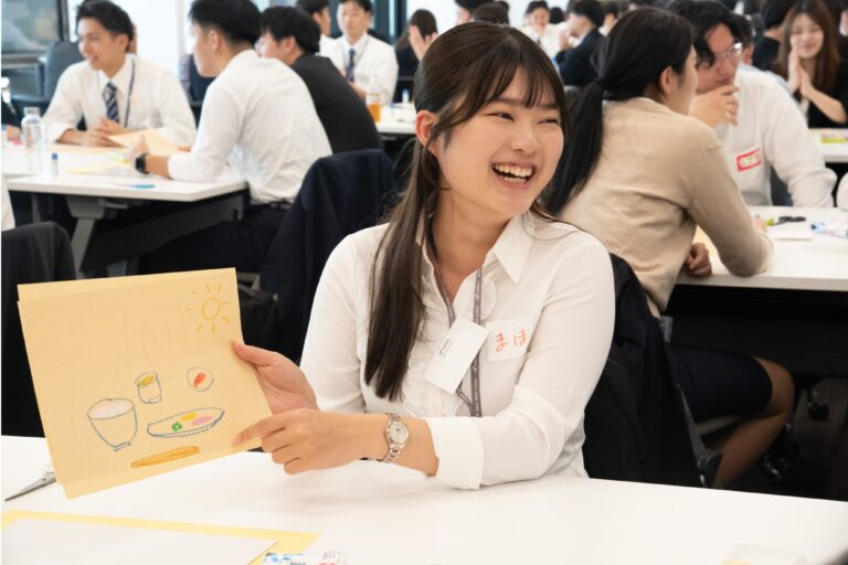新入社員が「アート」で本音を語り合う 24年度経済産業省が導入 新入社員研修をリニューアルのメイン画像
