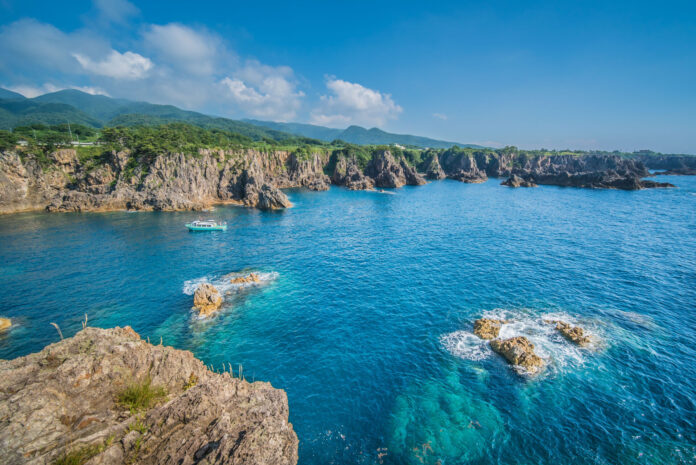 佐渡島・尖閣湾揚島遊園「洞窟プロジェクションマッピング」放映開始【2025年5月3日スタート】のメイン画像
