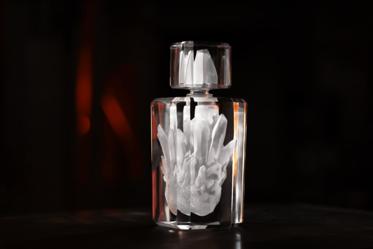 ブリオーニとラリックが希少なアートオブジェ「デュアリテ クリスタル エディション パルファム」を発表のメイン画像